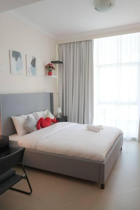Step Into Serenity - Discover Modern Living In 1Br Apartment With Panoramic Views In Dubai Marina Near Jbr Walk, Beach And Bla Bla Club Экстерьер фото