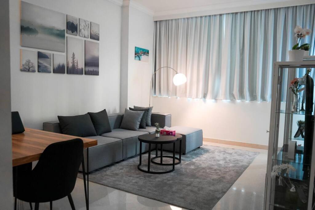 Step Into Serenity - Discover Modern Living In 1Br Apartment With Panoramic Views In Dubai Marina Near Jbr Walk, Beach And Bla Bla Club Экстерьер фото