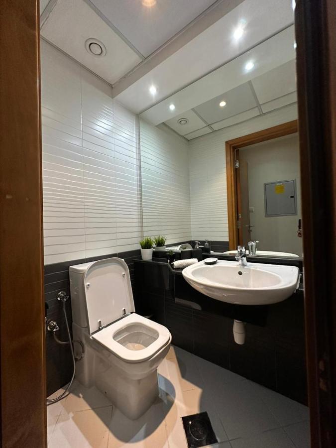 Step Into Serenity - Discover Modern Living In 1Br Apartment With Panoramic Views In Dubai Marina Near Jbr Walk, Beach And Bla Bla Club Экстерьер фото